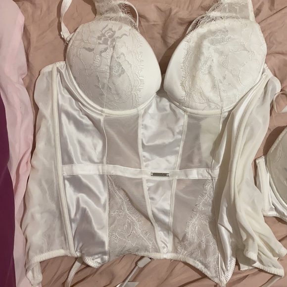 Bridal playboy - Picture 2 of 5